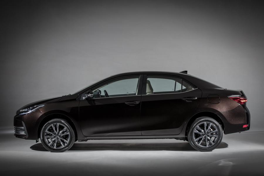  Toyota Corolla Altis 2017 года  (LA) (фото 16 из 22)